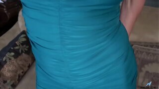 Mature milf Mimi masturbates with herself